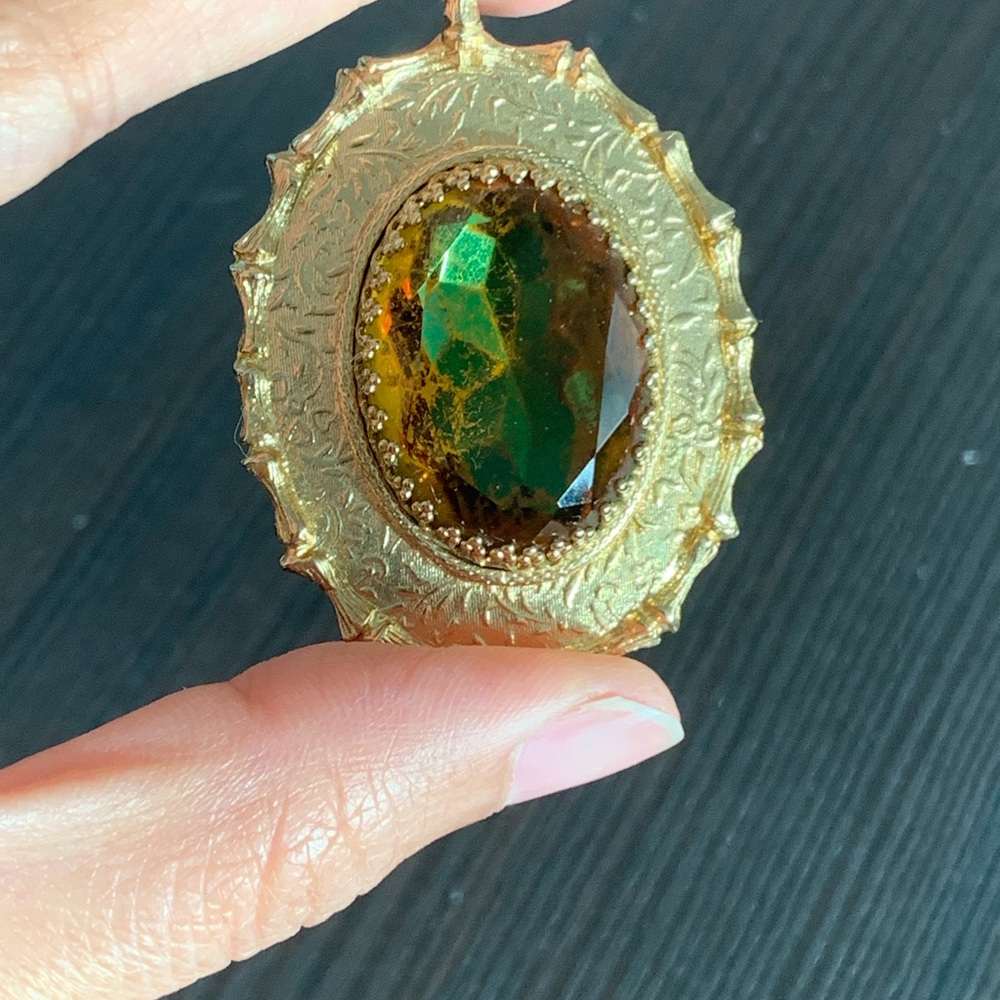 Sarah Coventry topaz-colored pendant